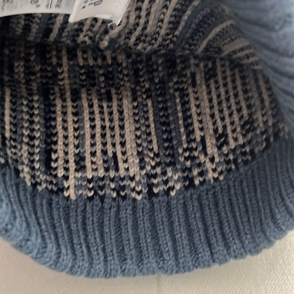 NWT, GAP, Kids Plaid Pom Beanie - Picture 2 of 3
